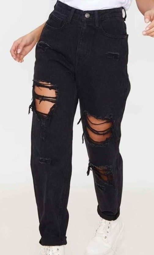 Black Ripped Mom Jeans Outfit, Mom Jeans Outfits Fall, Ripped Jeans Outfit Black, Outfits Fall Plus Size, Ripped Mom Jeans Outfits, Jeans Outfits Fall, Mom Jeans Outfits, Black Ripped Jeans Outfit, Moms Jeans