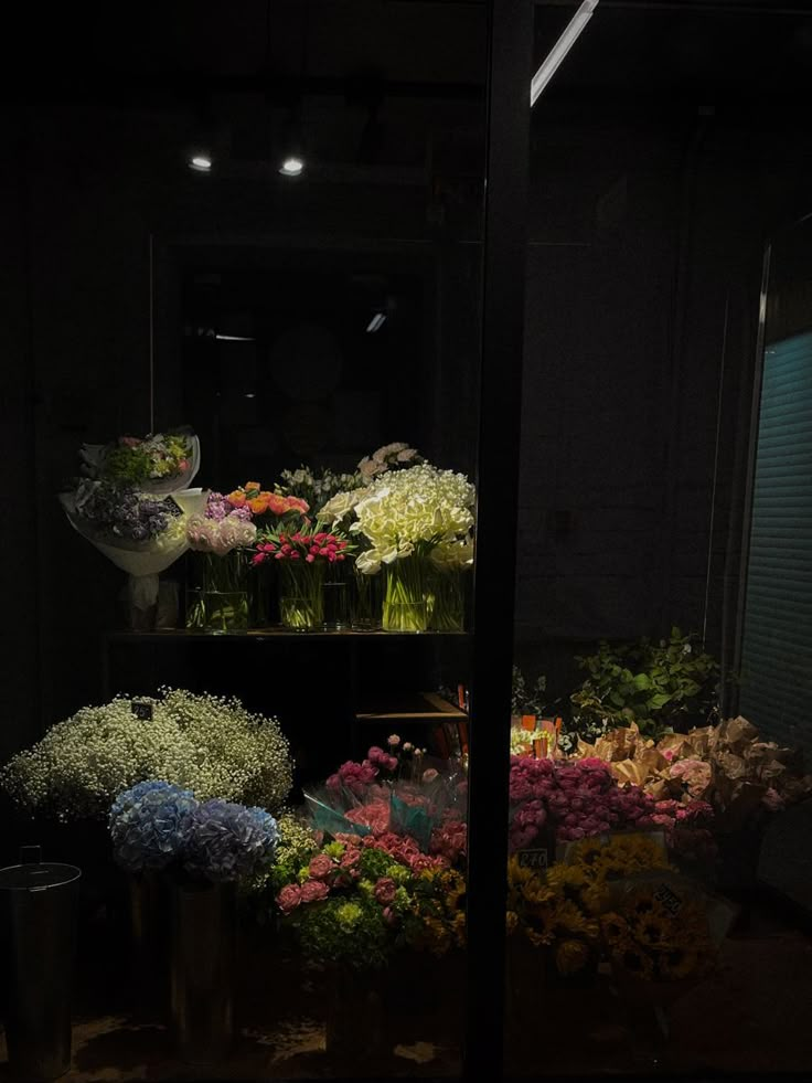 a bunch of flowers that are sitting on a shelf