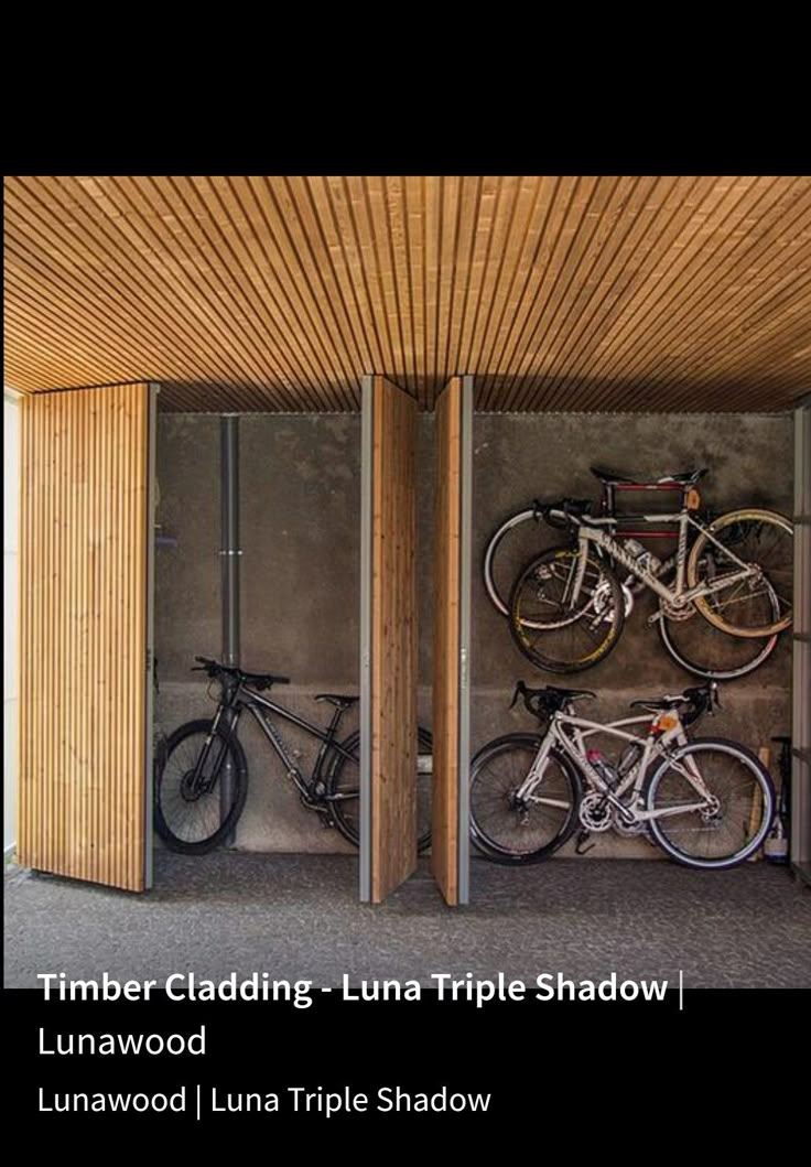 there are many bikes that are on the wall