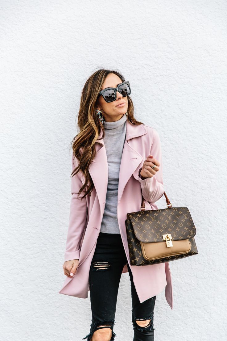 The Cutest Pink Trench Coat + Weekend Sales | Alyson Haley #wintercoatsforwomen #womensfashionforwinter #lovewinterstyle Women Coat Outfit, Pink Coat Outfit, Trent Coat, Alyson Haley, Pink Trench Coat, Fall Fashion Coats, Trench Coat Outfit, Living In London, Elegante Casual