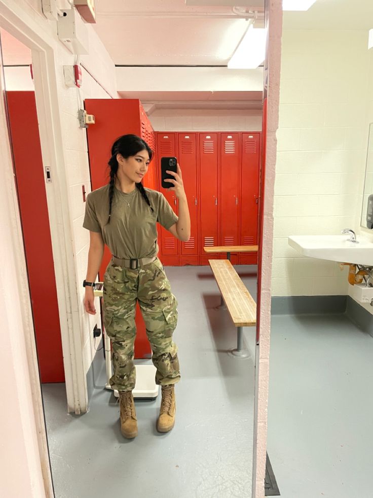 Army Uniform Women, Air Force Outfit Woman, Army Pants Outfit, Air Force Outfit, Wojskowy Humor, Air Force Uniforms, Army Outfit, Army Costume, Air Force Women