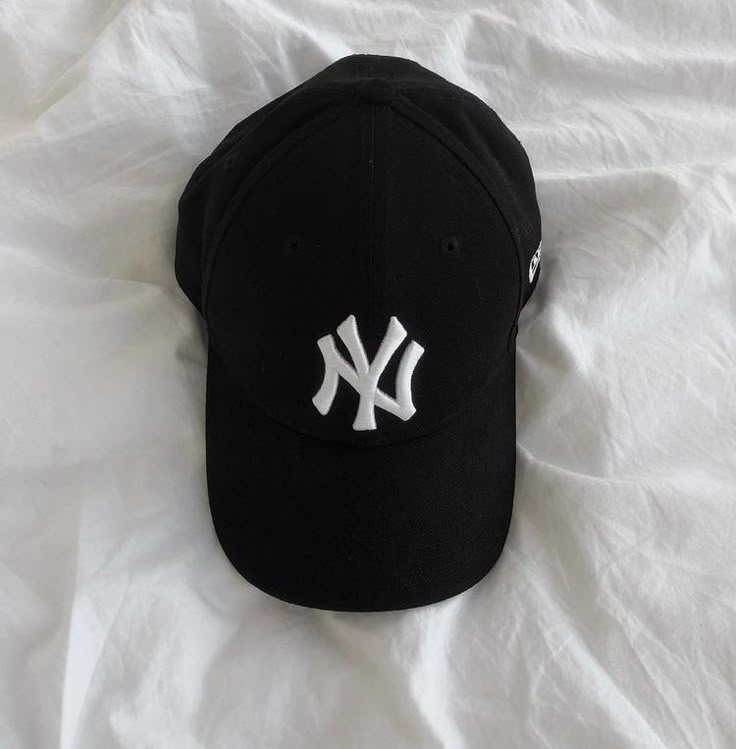 Casquette Von Dutch, Ny Cap, New York Cap, Ny Hat, Trendy Caps, Yankees Cap, Hat Aesthetic, Stylish Caps, Casual Outfit Inspiration