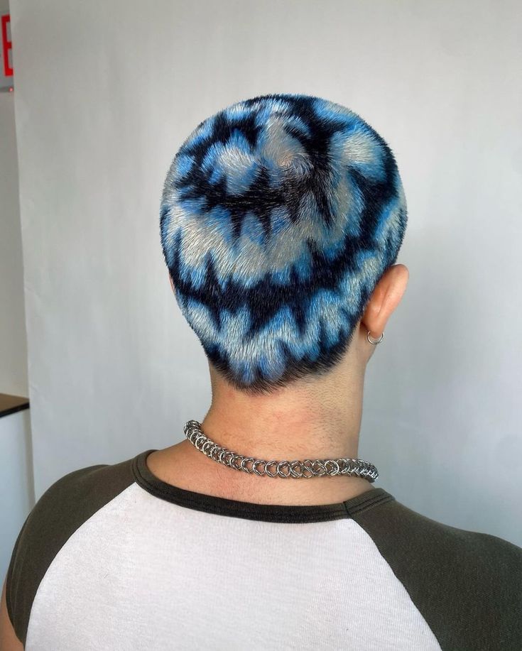 the back of a man's head with a blue and white pattern on it