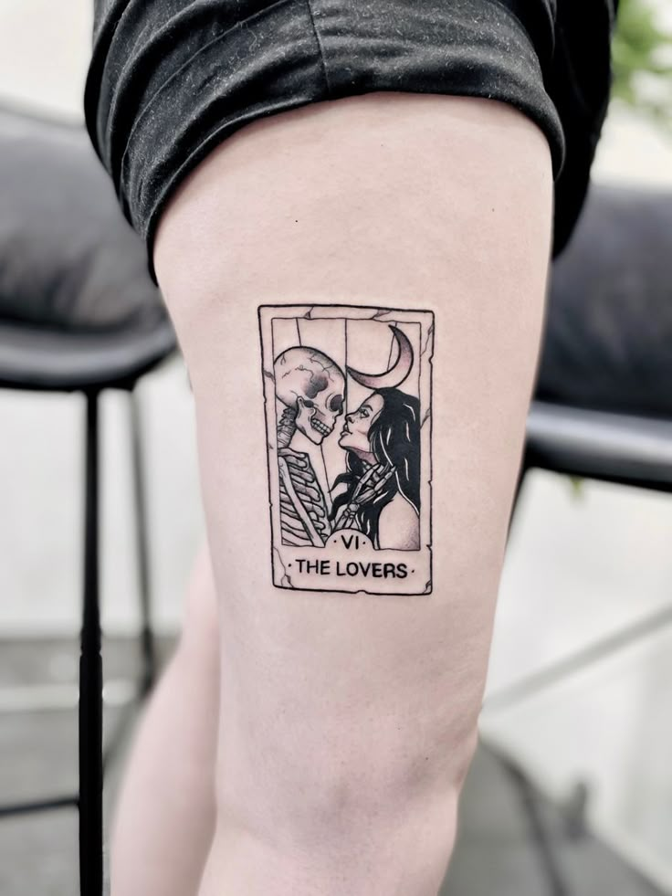 the lovers tarot card tattoo on the right thigh is shown in black and white