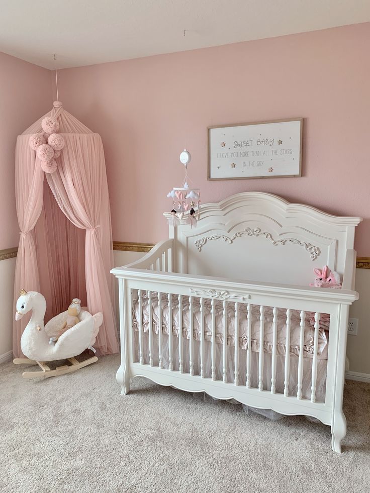 Pink nursery. Baby girl Swan Nursery Decor, Princess Crib, Famous Ballerinas, Swan Nursery, 50 Shades Of Pink, Girl Nursery Pink, Girl Room Inspiration, Mobile Girl, Girl Nursery Themes