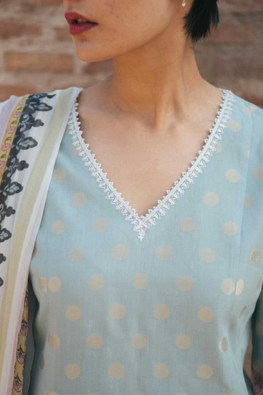 Women Neck Design, Fashion Design Ideas, Lawn Designs, Chudi Neck Designs, Suit Neck, Zara Shahjahan, Salwar Neck Designs, Indian Kurti Designs, Churidar Neck Designs