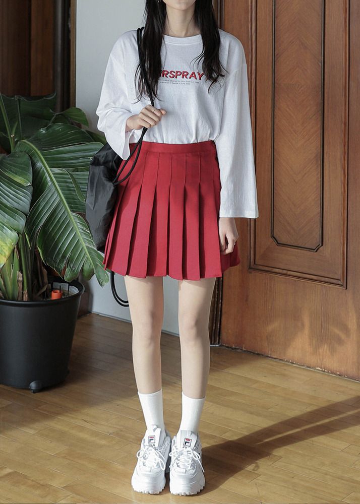 One Day Tennis Skirt Red Skirt Outfit Korean, Red Skirt Outfit Aesthetic, Red Tennis Skirt Outfit, Skirt Outfit Korean, Short Tennis Skirt, Red Outfit Casual, Red Tennis Skirt, Red Skirt Outfits, Moda Ulzzang