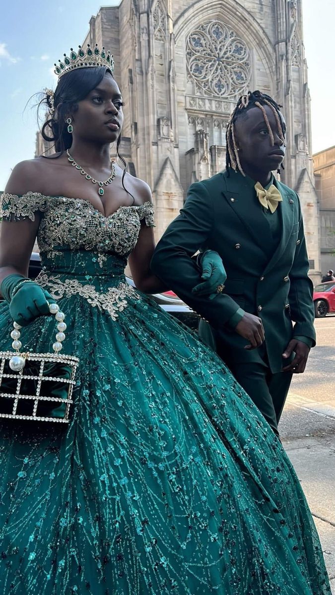 Green Princess Dress, Blue Hoco Dresses, Hoco Dresses Sophmore, Hoco Dresses Ideas, Puffy Prom Dresses, Prom Dates, Prom Dress 2023, Prom Styles, Hoco Dresses Green