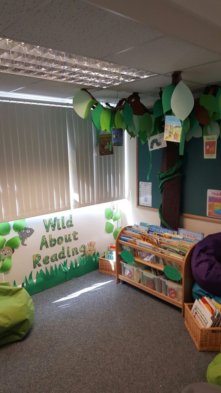 a child's room with green and white decorations