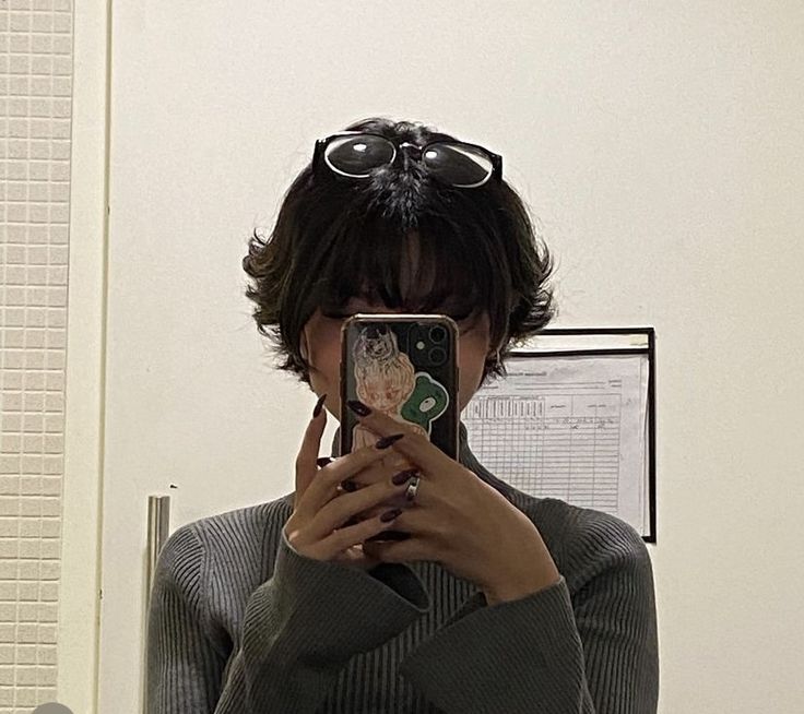 Skunk Hair, Androgynous Hair, Short Haircut Styles, Really Short Hair, Kawaii Hairstyles, Hair Inspiration Short, Punk Hair, Hair Up Styles, Short Hair With Layers