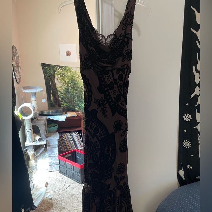 Never Worn By Me, It Was A Gift So I Cannot Say If It Was Worn Prior. “Vintage” Velvet Dress. Vintage In Quotes Because I Don’t Have A Way To Actually Say When It’s From. It Has Light Ripping On The Shoulder Straps From Being On A Hanger For Over A Year. It Is Extremely Heavy! Slightly Shear At The Bottom And Has Kind Of A “Slouchy” Top. This Does Come From A Home With Cats! I Will Lint Roll Before Shipping!! Velvet Brown Dress, Brown Dresses Formal Velvet, Brown Velvet Dress, Fitted Gothic Brown Dress, Velvet Coquette Dress, Velvet Grunge Dress, Brown Vintage Dresses, 90s Velvet Dress Grunge, Vintage Velvet Dress