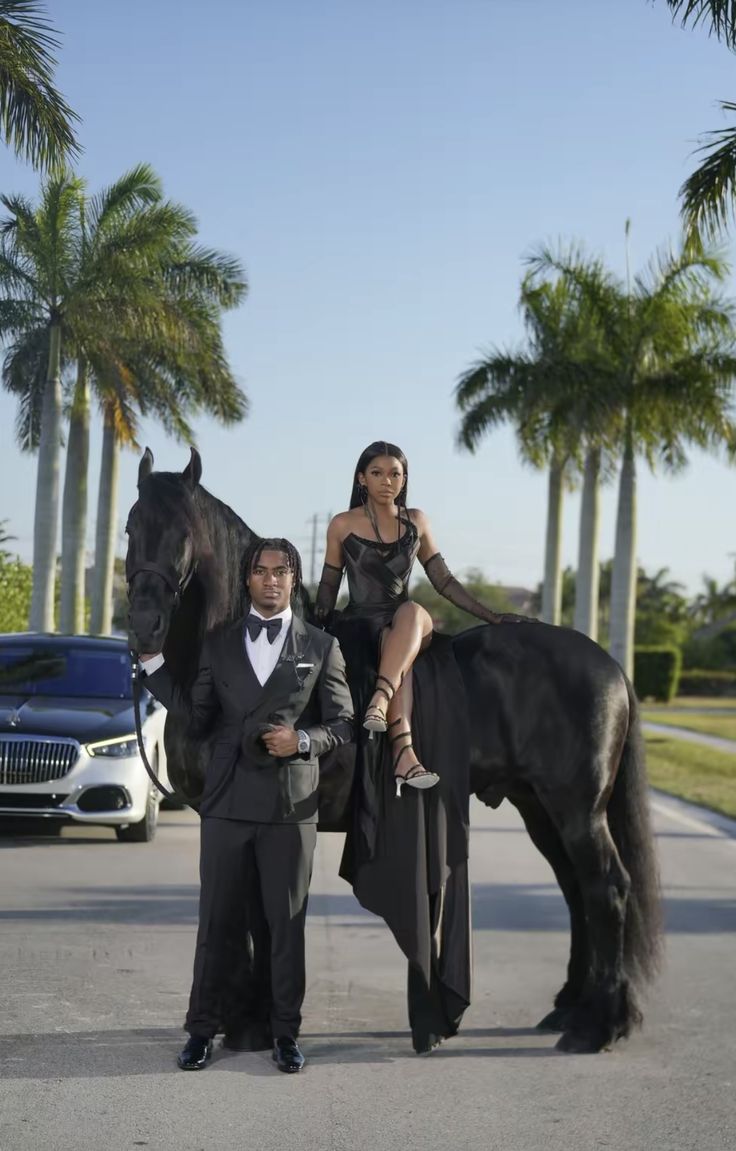 Prince Prom Outfit, Prom Dates Couples Black Dress, Couple Prom Dresses, Prom Pictures With Horses, Prom Dress Inspiration Black, Black Prom Ideas, Black Prom Outfits For Couples, Prom Dates Matching, All Black Prom Couple