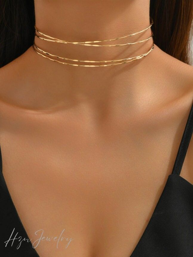 📍PRODUCT SIZE Diameter: 11 cm Diameter: 4.3 inch 📍PRODUCT FEATURES Color: Yellow Gold Gender: Women Material: Iron Type: Choker Style: Fashionable ✈ PROCESSING TIMES All orders are shipped within 1-2 business days after order is received. 📍TRANSPORT İncludes tracking number 📞COMMUNICATION We recommend that you add your phone number in order not to encounter any problems during the delivery of the cargo.    💫 Thank you for choosing our store Golden Choker Necklace, Golden Choker, Minimal Choker, Dainty Choker Necklace, Choker Necklace Gold, Run The Jewels, Gold Body Chain, Choker Silver, Choker Gold