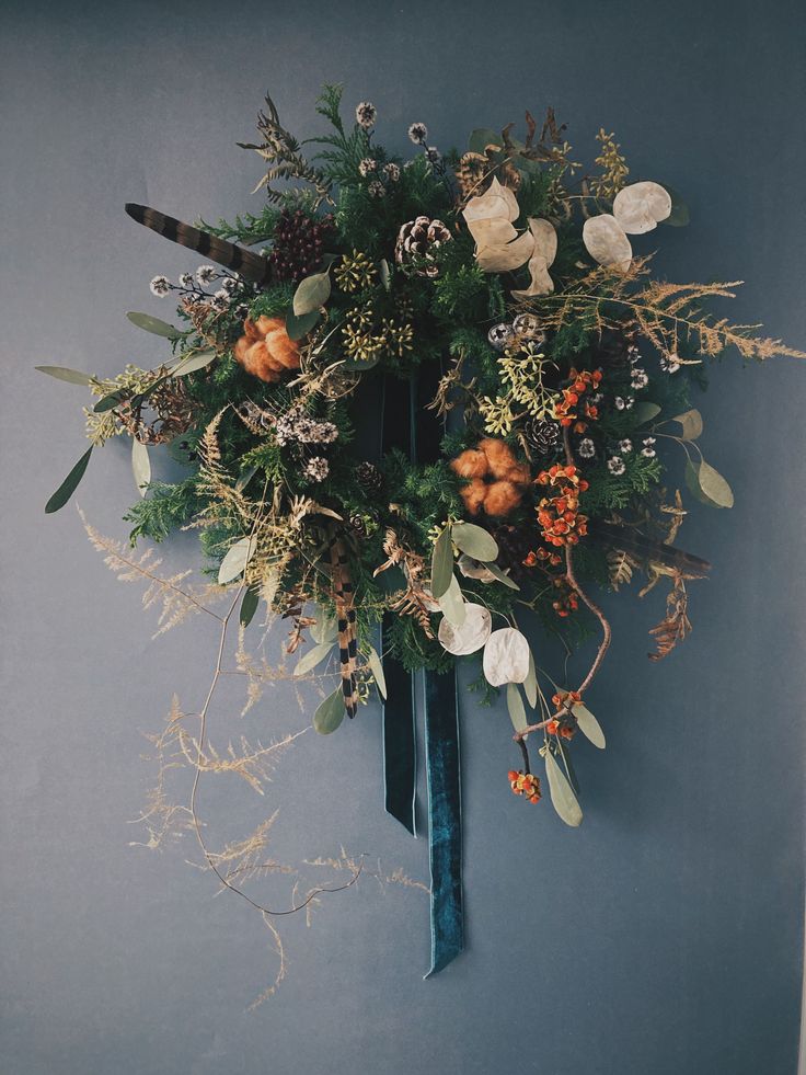 Dry Flowers Christmas Tree, Modern Fall Wreath, Fall Wreath Ideas, Crafts To Try, Tree Decoration Ideas, Wreath Inspiration, Floral Door Wreaths, Dried Flower Wreaths, Witchy Crafts