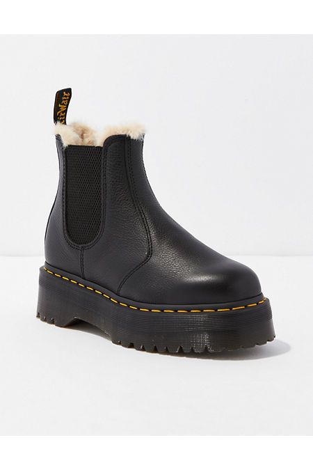 Pisa leather upper/Soft faux fur lining/Visible stitching & branded heel loop/Air-cushioned platform sole/Not eligible for promotions | Only ships within the USA Dr Martens Womens, Platform Chelsea Boots, Visible Stitching, Chelsea Boot, Pisa, Boot Shoes Women, Chelsea Boots, American Eagle Outfitters, Women's Jeans