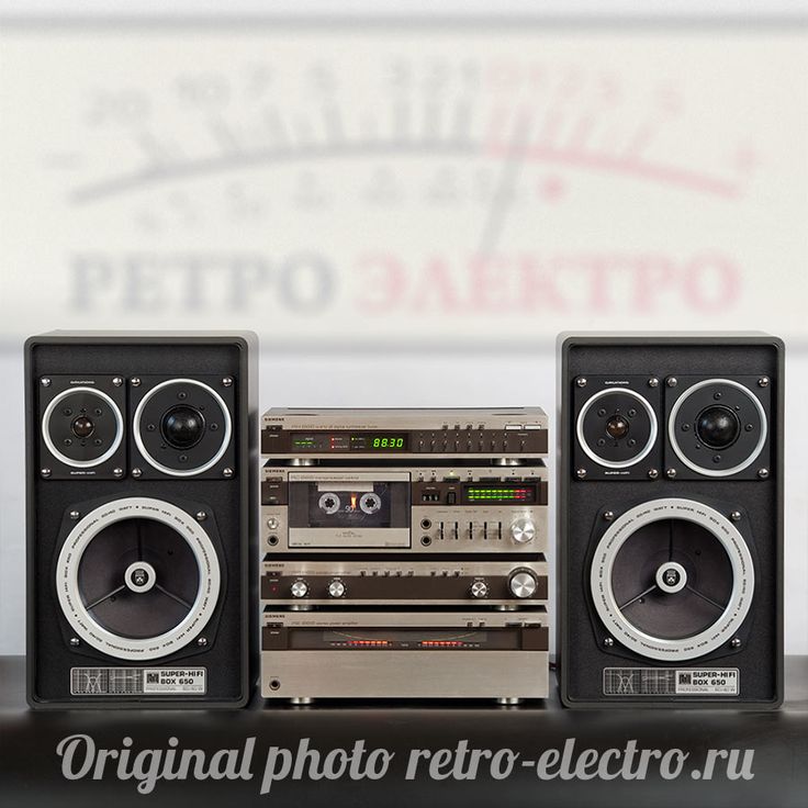 an old radio and speakers are sitting on a table