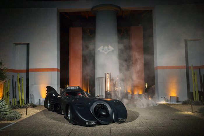 To create a grand entrance for the client, Glow Events worked with Los Angeles-based Star Car Central to secure the Batmobile from the 1989 Batman film. New York In August, Wayne Manor, Catering Design, Candy Poster, Batman Film, Wine Cave, Batman Birthday Party, Super Hero Theme, 40th Birthday Party