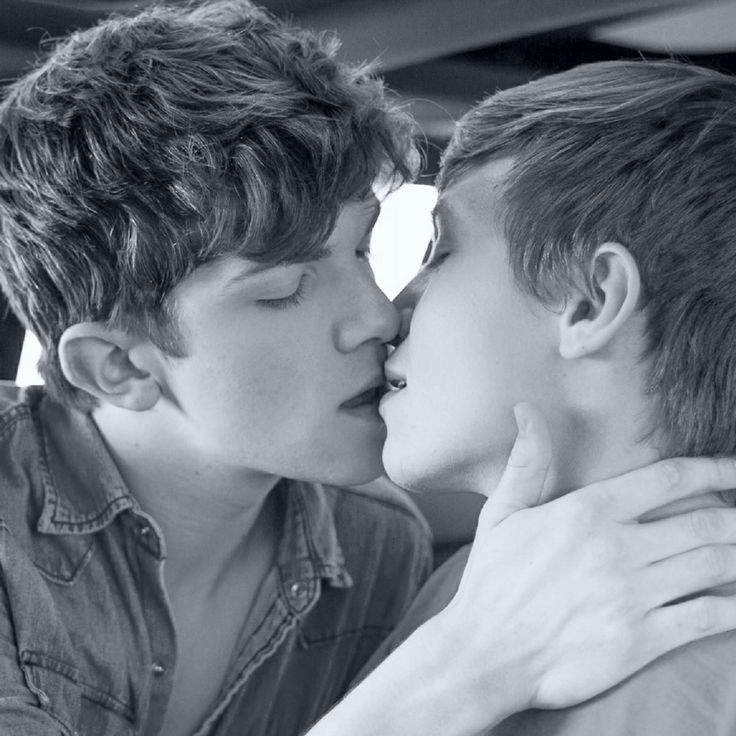 love boys, kiss, boy kiss boy The Age Of Innocence, Men Kissing, Boys Life, Gay Romance, Same Love, Gay Love, Boyfriend Pictures, Funny Images, Tumblr