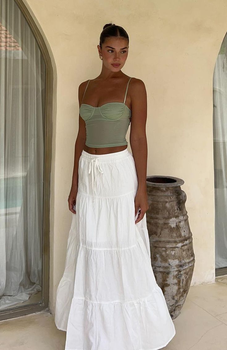 All White Maxi Skirt Outfit, Cancun Vacay Outfits, Flowy Maxi Skirt Outfit Summer, White Summer Skirt Outfit, Long White Skirt Outfit Summer Aesthetic, Summer Outfit With Skirt, Summer Skirts 2024, Float Skirt Outfits, White Flowy Maxi Skirt