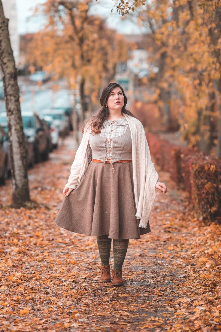 Classic Romantic Style Plus Size, Curvy Cottagecore Fashion, Plus Size Whimsical Style, Plus Size Cottagecore Outfits, Plus Size Dark Academia Fashion, Plus Size Light Academia, Outfit Ideas Curvy Body Types, Dk Outfit, Dark Academia Plus Size