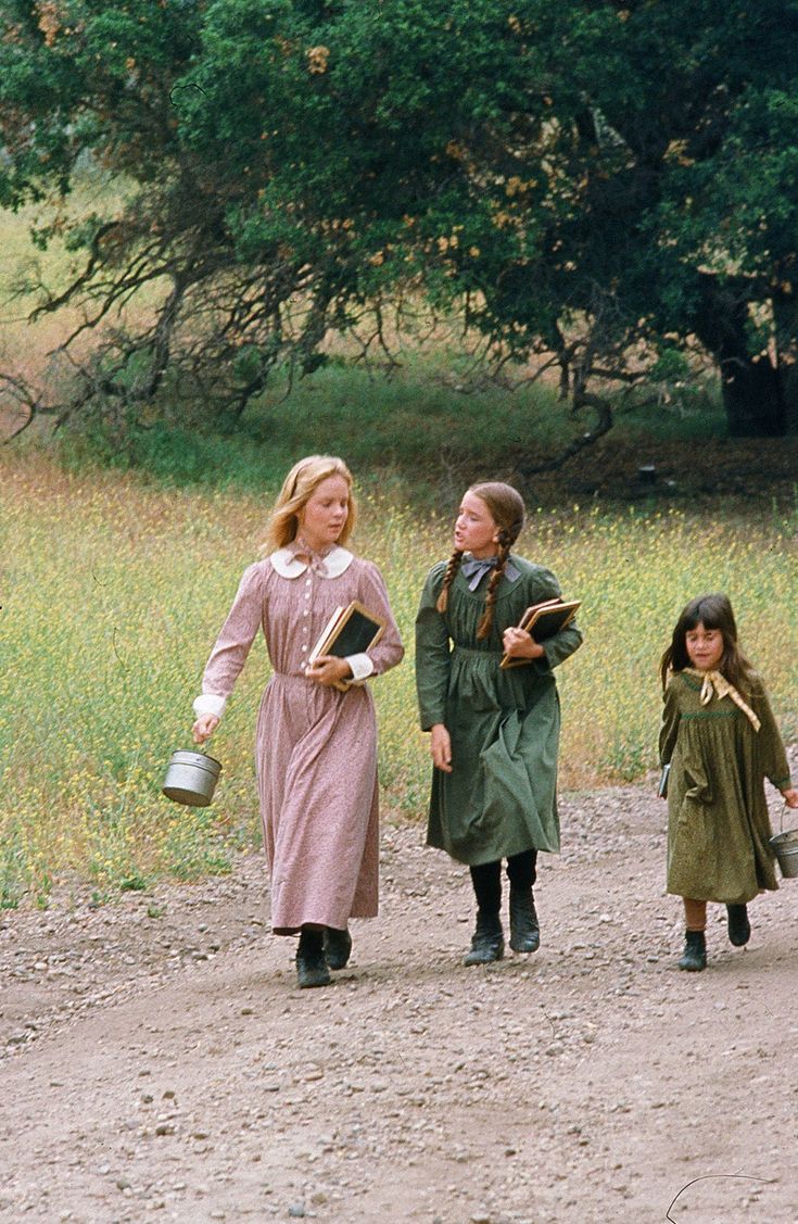 Dress the Part of a Pioneer Girl for Spring: Little House on the Prairie Mary Ingalls, Prairie Aesthetic, Prairie Fashion, Melissa Sue Anderson, Pioneer Girl, Pioneer Dress, Melissa Gilbert, Photo Bank, Michael Landon