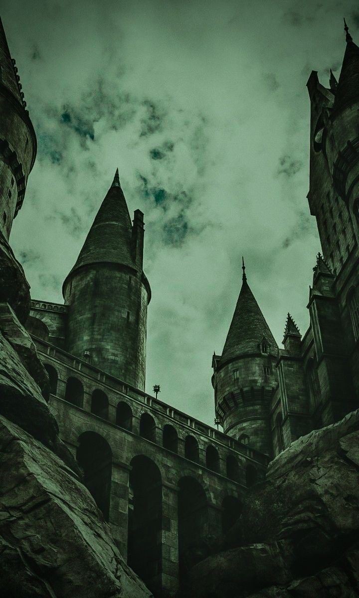 Background Slytherin, Slytherin Core, Harry Potter Iphone Wallpaper, Slytherin Vibes, Slytherin Wallpaper, Hogwarts Slytherin, Harry Potter Phone, Dark Green Wallpaper, Harry Potter Background