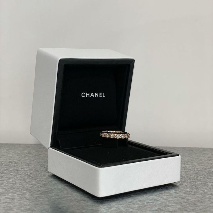 jewelry
chanel
luxury
rings
gold jewelry Chanel Ring, Couple Ring Design, Jewelry Packaging Box, Minimal Accessories, Jewelry Set Design, Packing Design, Classy Jewelry, Luxury Rings, Chanel Jewelry