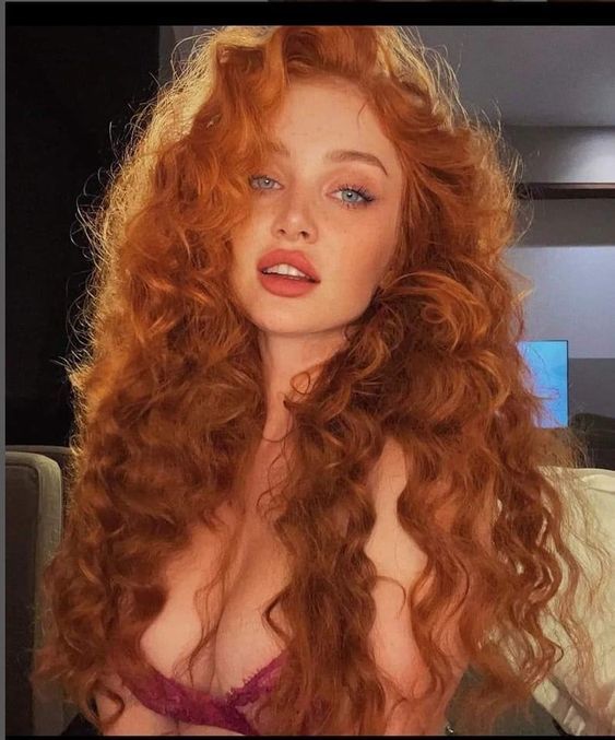 Copper Brown Hair Color, Copper Brown Hair, New Hair Color Trends, Natural Red Hair, Pretty Redhead, Red Curly Hair, Ginger Women, Red Haired Beauty, Red Hair Woman