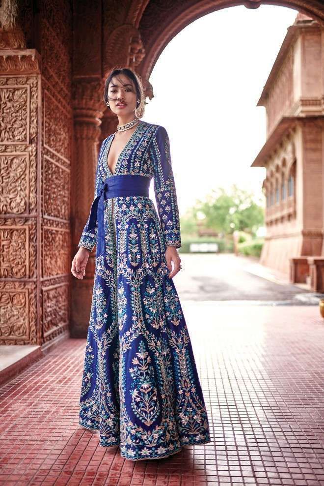 Arisrista jacket Blue Gown Dress, Saree Bollywood, Indian Fashion Trends, Anita Dongre, Traditional Indian Outfits, Indian Bridal Dress, Indian Gowns, Indian Wedding Outfits, Indian Designer Outfits