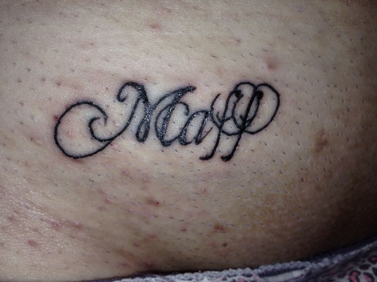 a woman's stomach with the word mom written in cursive writing on it