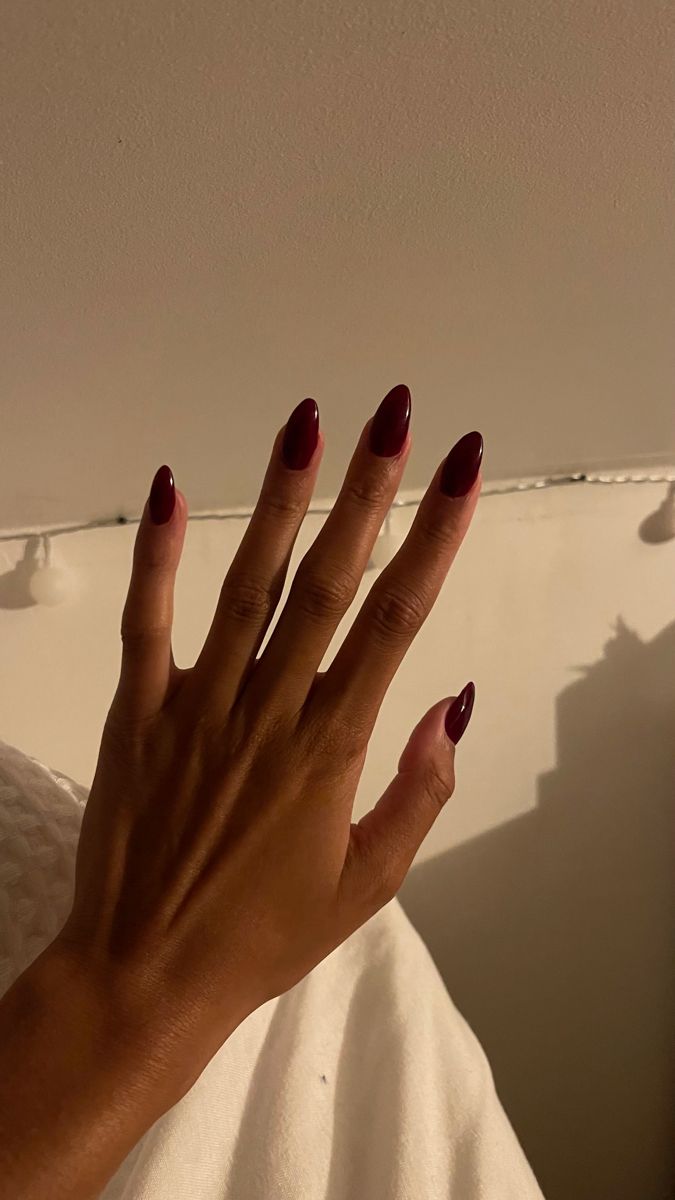 Tanned Hands Nails, Natural Nails Acrylic Black Women, Maroon Nails On Brown Skin, Dark Red Nails Brown Skin, Nails On Brown Skin Hands, Hand Model Poses Nails, Dusky Skin Nail Polish, Tan Skin Nail Color, Nail Inspo Brown Skin