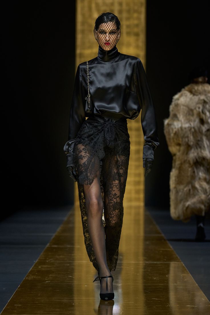 Ysl Fashion Runway, Dr Dresses, Ysl Runway, Dolce And Gabbana Fashion Show, Dolce And Gabbana Runway, Ysl Fashion, Haute Fashion, Dolce And Gabbana Fashion, Black Wardrobe