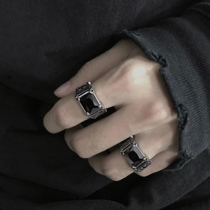 Black Rings Aesthetic Men, Male Rings Aesthetic, Men Rings Aesthetic, Hands With Rings, Rings Male, Gen Z Fashion, Goth Ring, Asian Streetwear, Aesthetic Rings