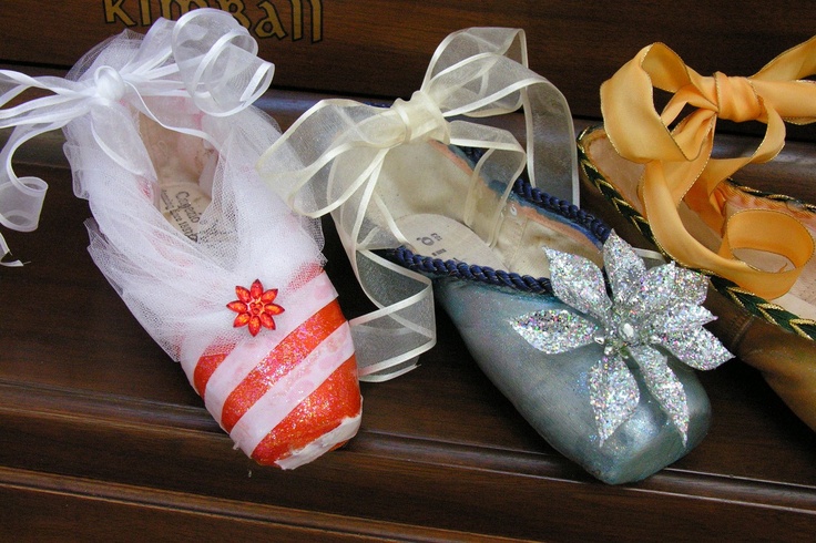 Decorating old pointe shoes Old Pointe Shoes, Nutcracker Season, Dance Parents, Dance Crafts, Sugar Plums, Ballet Inspiration, Shoe Crafts, En Pointe, Crafty Gifts