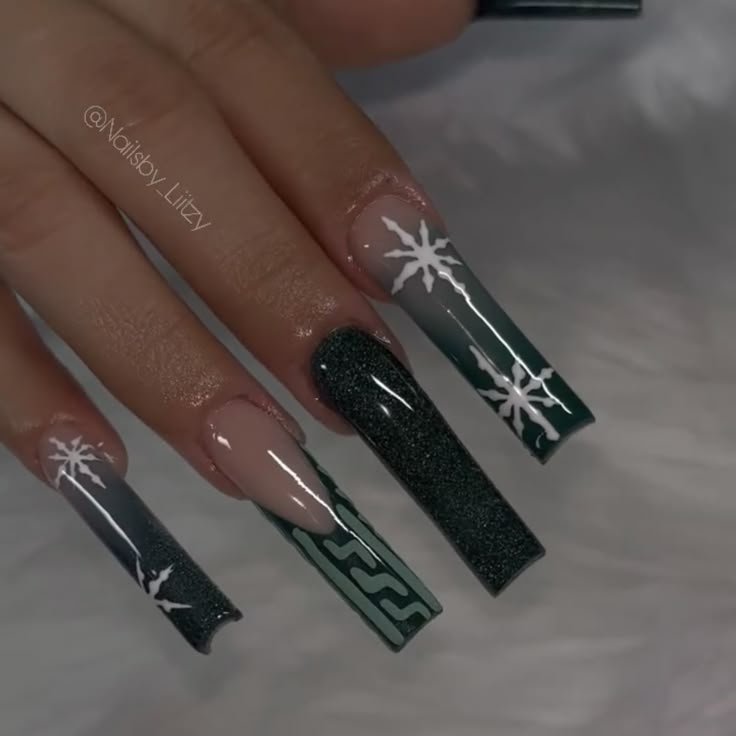 Green Christmas Nails Acrylic Long, Dark Green Sweater Nails, Black Winter Nails Acrylic, Christmas Nails Long Acrylic, Green Christmas Acrylic Nails, Christmas Nails Long Square, Winter Nails Long, Dope Christmas Nails, Christmas Nails Baddie