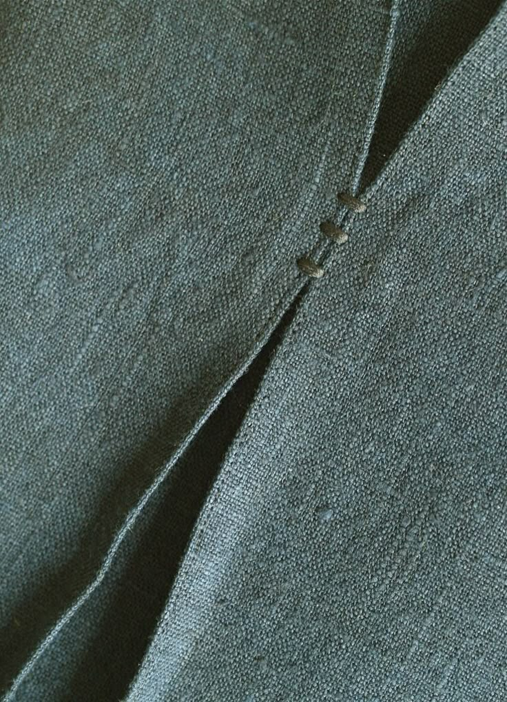 a close up view of the zipper on a jacket that is worn by someone else