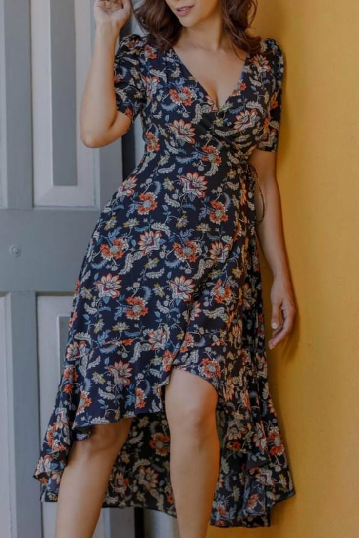 V Neck Frocks For Women, Boutique Designs, Floral Dress Design, Casual Frocks, Frock For Women, Dress Design Patterns, Classy Dress Outfits, Flower Print Dress, Stylish Dress Designs