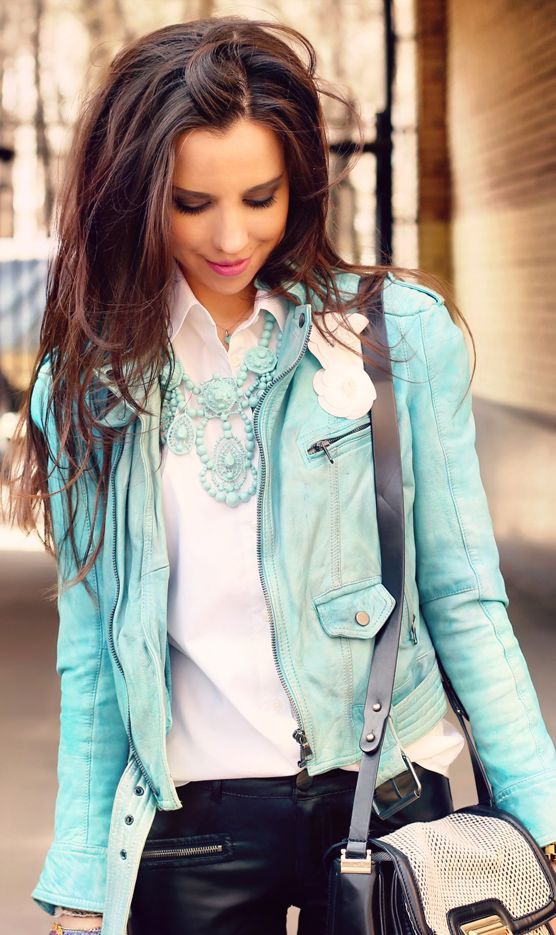 Adorable mint colored jacket, white blouse pants, And perfect jewelry~perfect for fall! Mint Jacket, No Ordinary Girl, Fashion Diary, Jackets Women, Looks Street Style, Jacket Outfit, Clothes Outfits, Mint Color, Casual Clothing