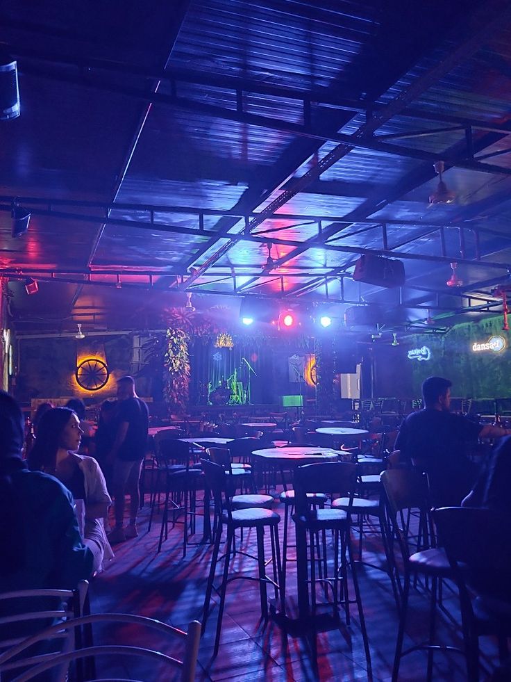 #bar #mood #müzik Underground Cafe, Bar Concert, 90s Night, Underground Bar, Underground Club, Circle Bar, Night Bar, Cocktail Photography, Wallpapers Cartoon