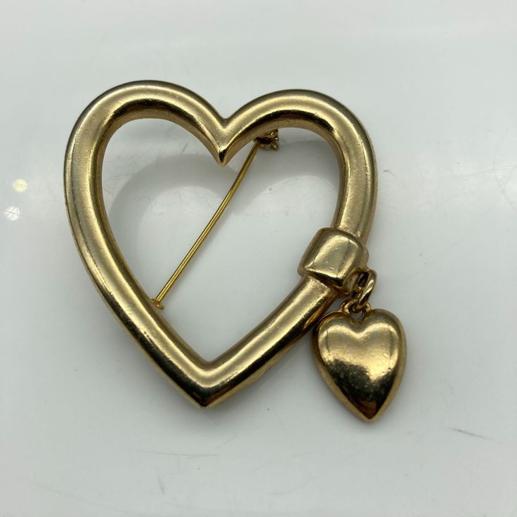 "Vintage Heart Outline Brooch with Small Heart Charm Dangle, Gold Tone 2\" unmarked Condition: Very nice condition. Gently used. Size: Unisex OS Condition: Pre-Owned Good" Vintage Heart Brooch, Heart Outline, Holiday Paper, Vintage Heart, Small Heart, Sell Items, Large Prints, Heart Charm, Vintage Metal