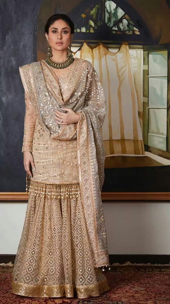 Stunning Kareena Kapoor Khan in nude kurta sharara set from Tarun Tahiliani | Sharara with gota patti work and pearl latkans | Newly wed looks ideas | Bollywood fashion | Indian brides | Indian bridal fashion | Indian couture | Image source: Vouge | Every Indian bride’s Fav. Wedding E-magazine to read. Here for any marriage advice you need | www.wittyvows.com shares things no one tells brides, covers real weddings, ideas, inspirations, design trends and the right vendors, candid photographers. Ootd Hijab Casual Outfit Ideas, Hijab Fashion Casual Muslim Outfit Ideas, Top Ootd, Gharara Designs, Hijab Jeans, Sharara Designs, Gaun Fashion, Pakistani Wedding Outfits, Salwar Kamiz