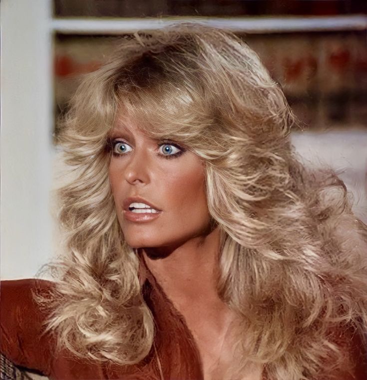 70s Farrah Fawcett Hair, Farah Fawcett 70s, Fara Fawcett, 80s Layered Haircut, Farah Fawcett Hairstyle, Farrah Fawcett 70s, Farrah Hair, Farrah Fawcett Hair, Farah Fawcett Hair