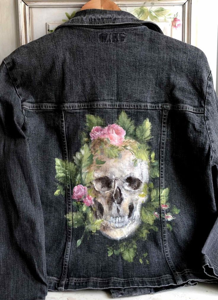 Paint On Clothes, Painted Skull, Diy Denim Jacket, Painted Clothes Diy, Hand Painted Denim Jacket, Denim Art, Nail It, Painted Denim Jacket, Painted Jacket