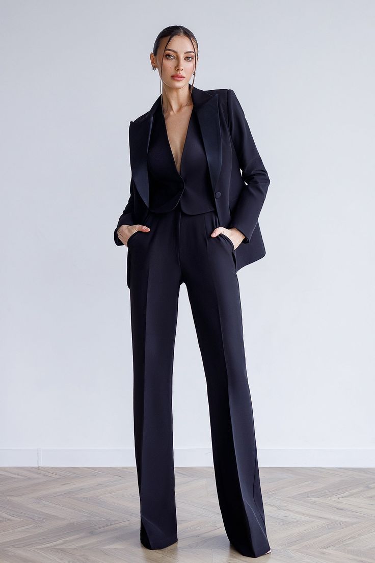 Pant Suits For Women, Tuxedo Women, Costume Noir, Power Suit, Three Piece Suit, Black Suit, 3 Piece Suits, Pantalon Large, Black Suits