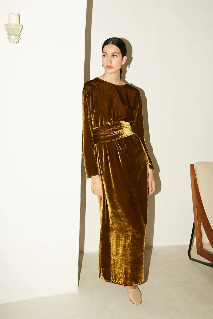 Oro Silk Velvet Ava Dress – DATURA Velour Dress Outfit, Silk Gold Dress, Velvet Outfits For Women, Ramadan 2025, Velvet Dresses Outfit, 1920s Inspired Dresses, Gold Velvet Dress, Velvet Long Sleeve Dress, Velvet Outfit