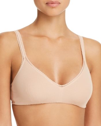 Soft and wearable, this On Gossamer bralette is adorned with a pretty lace trim that lies flat under T-shirts and blouses. Spring Stretch Bra With Lace Trim, Lace Trim Daywear Bra, Lace Babydoll, Womens Bras, Lace Fashion, Bra Lingerie, Lace Bra, Fashion Street, Street Style Women