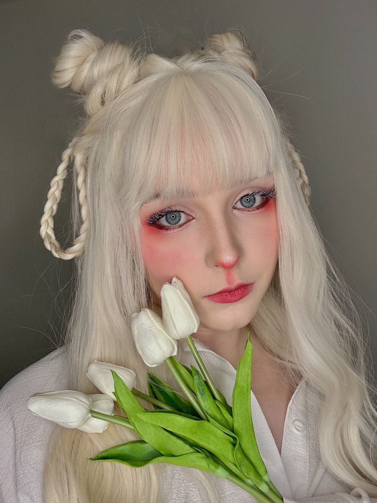 Rabbit From Alice In Wonderland Makeup, Alice In Wonderland Bunny Makeup, The White Rabbit Makeup, Rabbit Costume Makeup, Make Coelho, White Bunny Makeup, Bunny Inspired Makeup, White Rabbit Makeup Alice In Wonderland, Rabbit Makeup Halloween