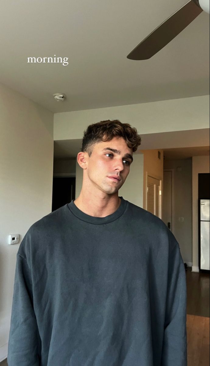 Jay Alvarez, Jay Alvarrez, Man Character, Attractive People, Haircuts For Men, Short Hair Cuts, Dream Life, Mens Hairstyles, Short Hair