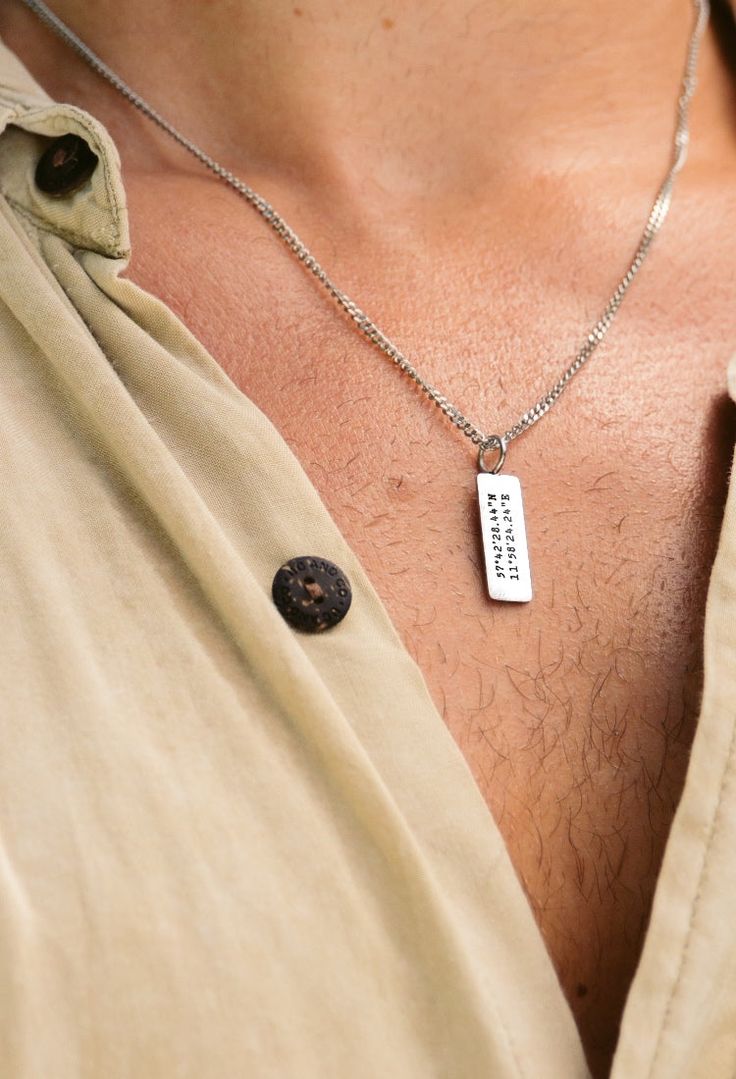 Men Necklace Aesthetic, Mens Necklace Fashion, Guy Jewelry, Mens Silver Jewelry, Mens Rings Fashion, Handwriting Jewelry, Mens Chain Necklace, Mens Gold Bracelets, Jewelry Fashion Trends