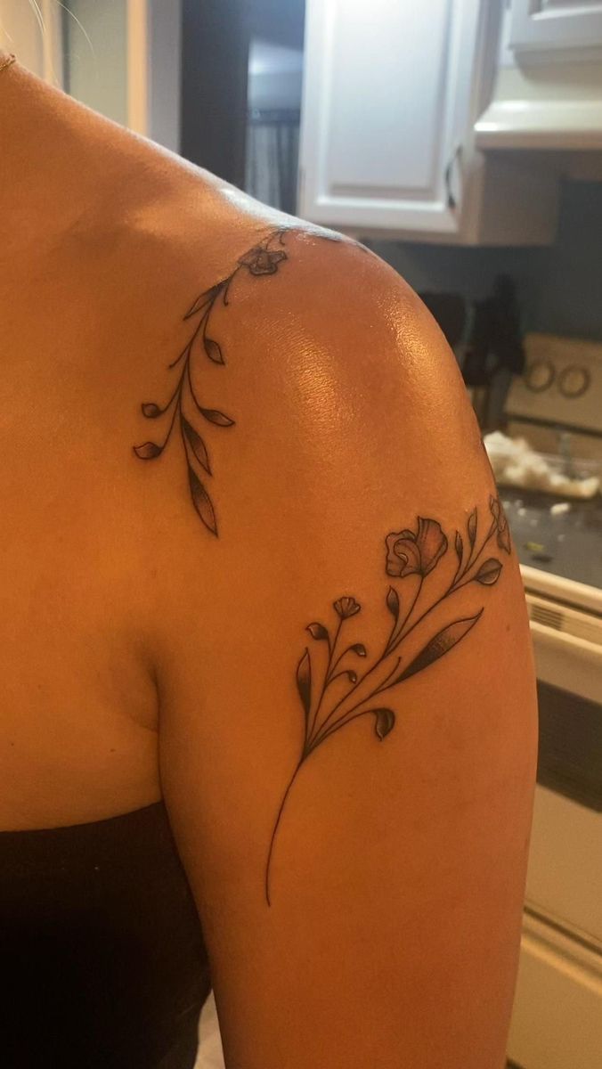 Feminine Arm Tattoos, Wrap Around Tattoo, Around Arm Tattoo, Wrap Tattoo, Petit Tattoo, Flower Tattoo Shoulder, Petite Tattoos, Vine Tattoos, Spine Tattoos For Women